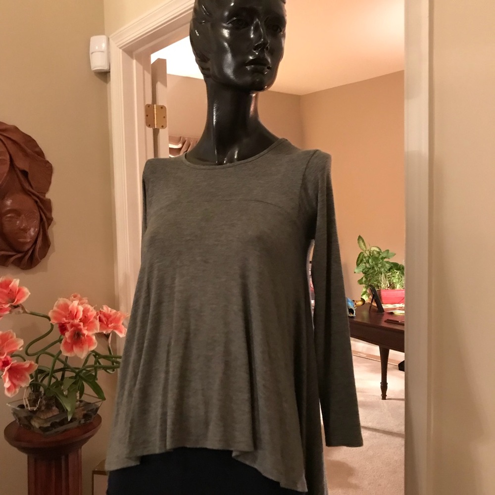ZARA comfortable grey top.